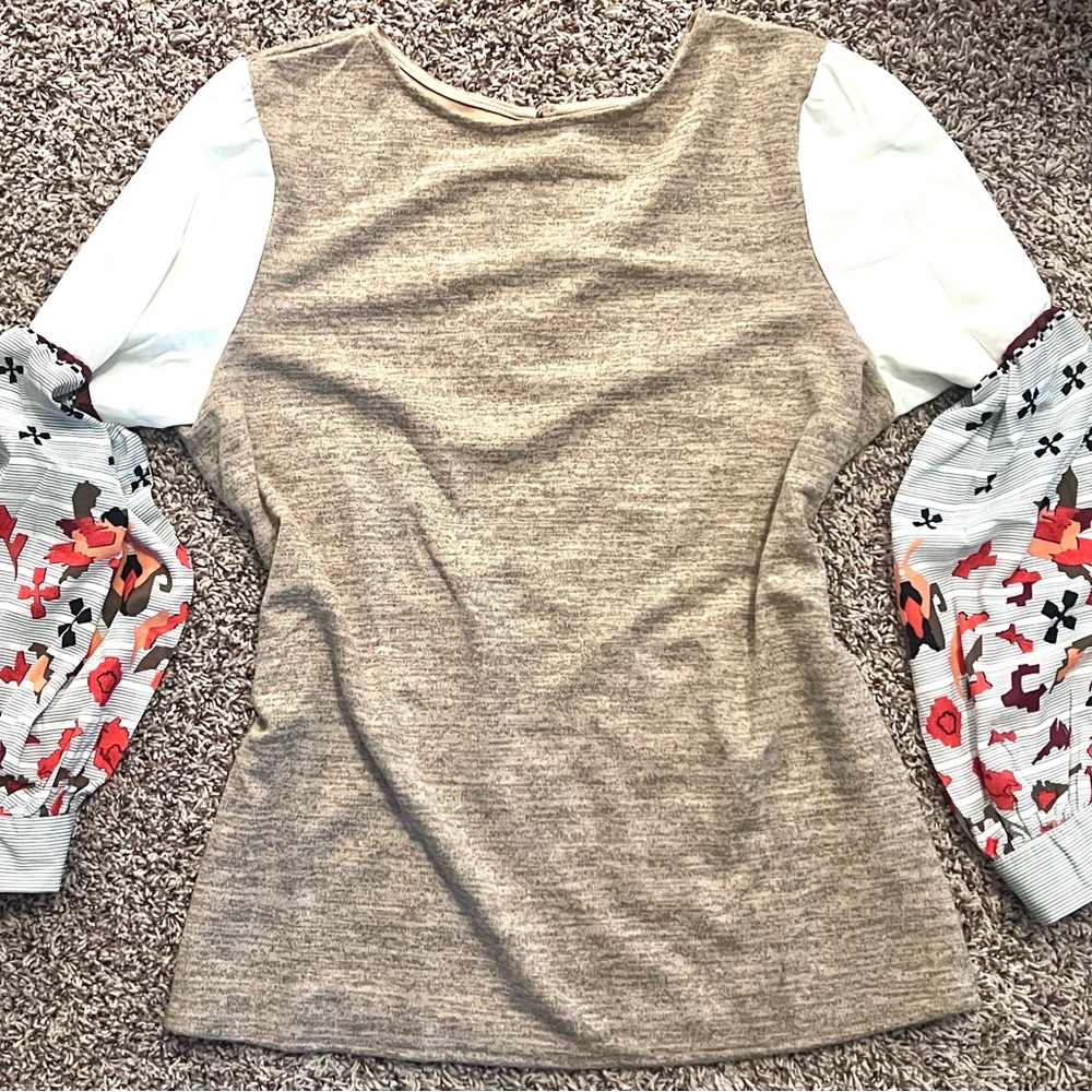 Boutique top, tan with white sleeves and print detail.  Size 2XL